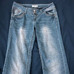 y2k low-waisted embezzled No Boundaries jeans
